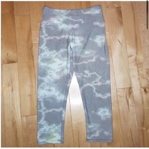 Onzie cropped printed workout leggings w stripes size Small medium